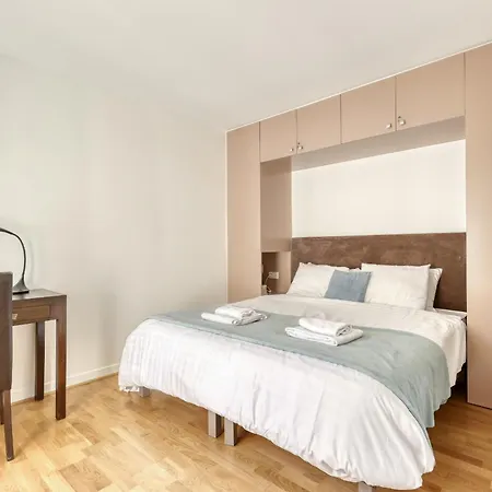 Superb Flat With Balcony - Near Notre-dame - 05 Paryż